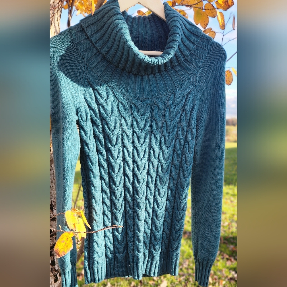 GAP cableknit sweater green sz S